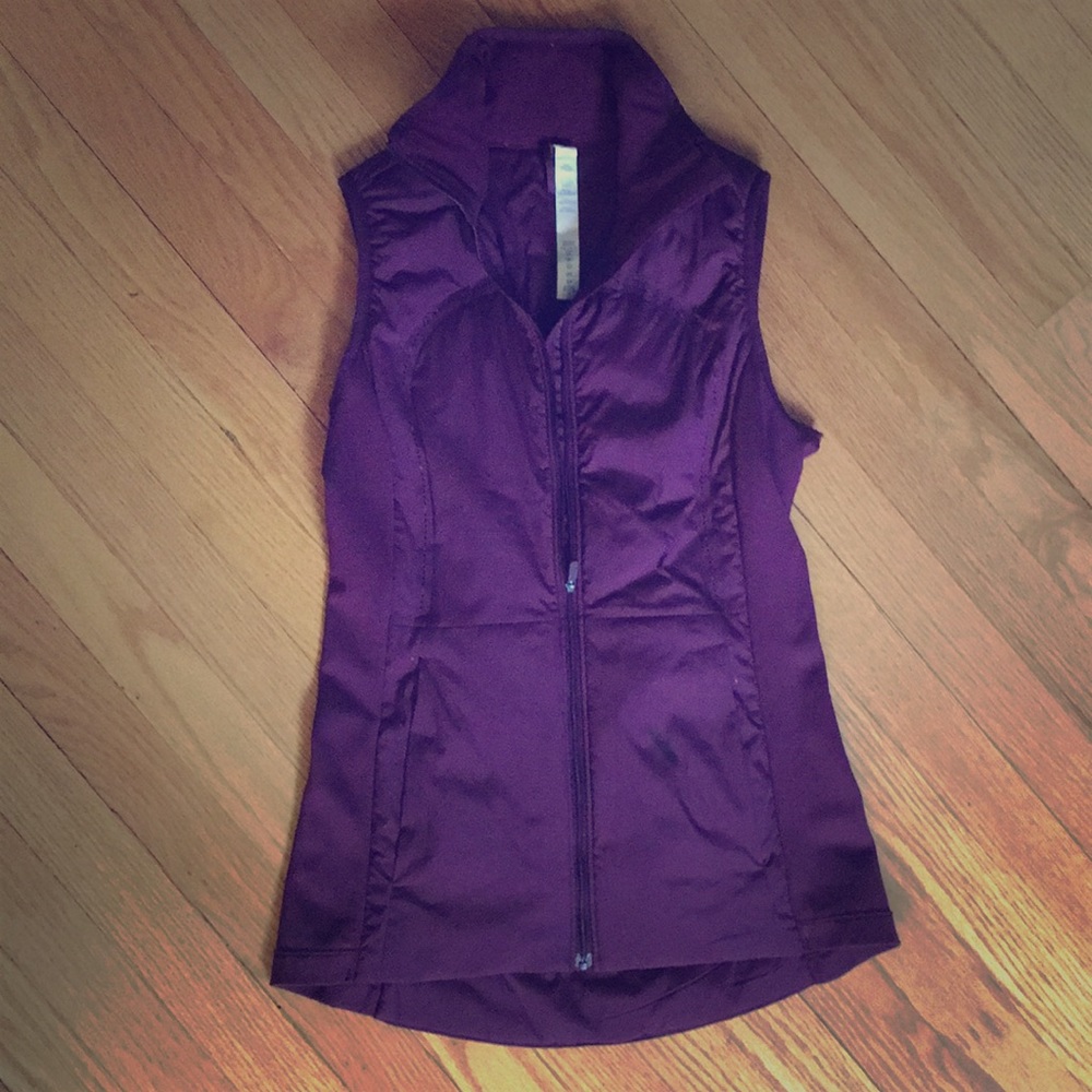 Lululemon size 4 vest